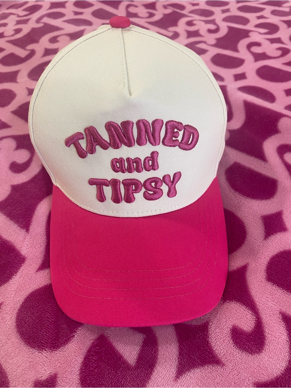 🎀 TAN & TPSY 🎀 Adorable ball cap OSFM perfect condition